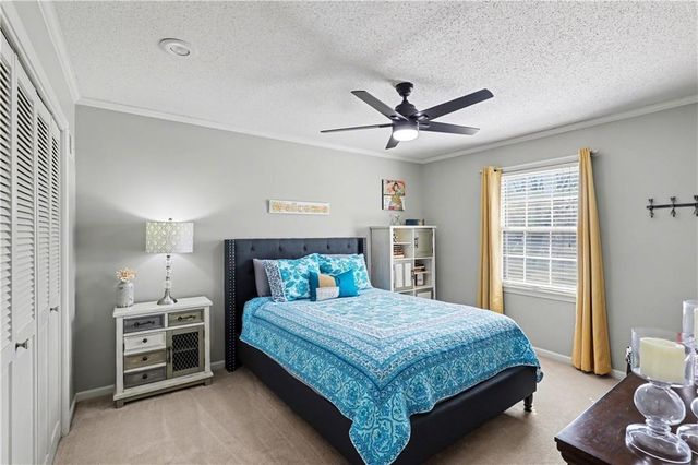 1027 W Burning Tree Drive, Kansas City, MO 64145