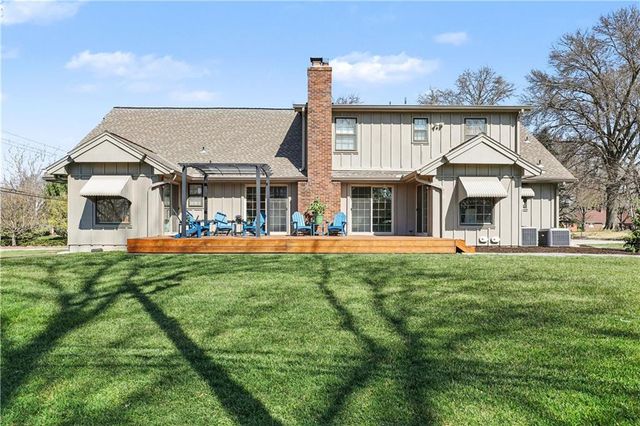 1027 W Burning Tree Drive, Kansas City, MO 64145