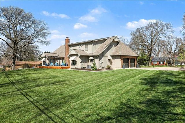 1027 W Burning Tree Drive, Kansas City, MO 64145