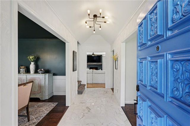 1027 W Burning Tree Drive, Kansas City, MO 64145