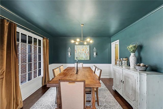 1027 W Burning Tree Drive, Kansas City, MO 64145