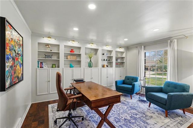 1027 W Burning Tree Drive, Kansas City, MO 64145