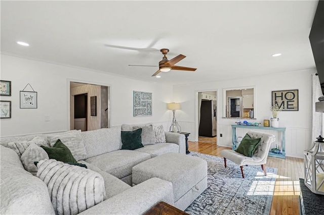 1027 W Burning Tree Drive, Kansas City, MO 64145