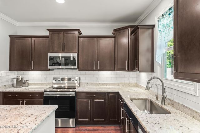 64 Sally Lane, Hampstead, NC 28443
