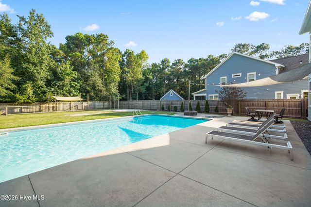 64 Sally Lane, Hampstead, NC 28443