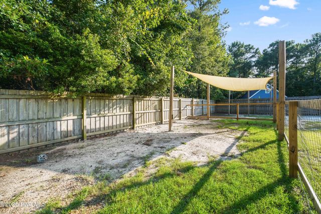 64 Sally Lane, Hampstead, NC 28443