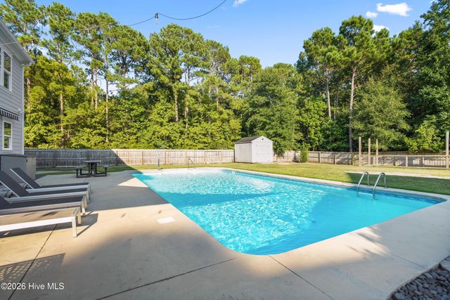 64 Sally Lane, Hampstead, NC 28443