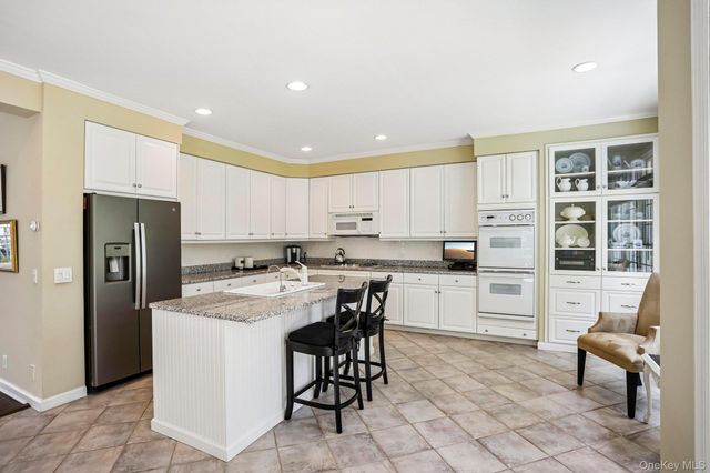 15 Doral Greens Drive E, Rye Brook, NY 10573