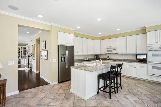 15 Doral Greens Drive E, Rye Brook, NY 10573
