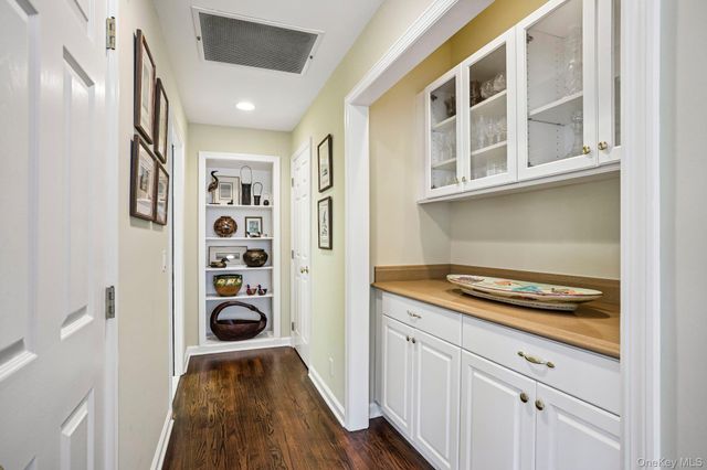 15 Doral Greens Drive E, Rye Brook, NY 10573