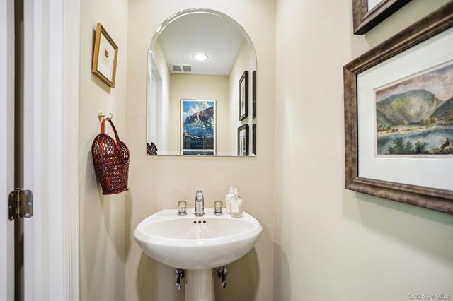 15 Doral Greens Drive E, Rye Brook, NY 10573