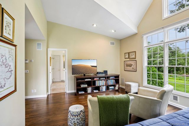 15 Doral Greens Drive E, Rye Brook, NY 10573