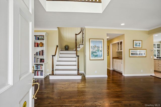 15 Doral Greens Drive E, Rye Brook, NY 10573