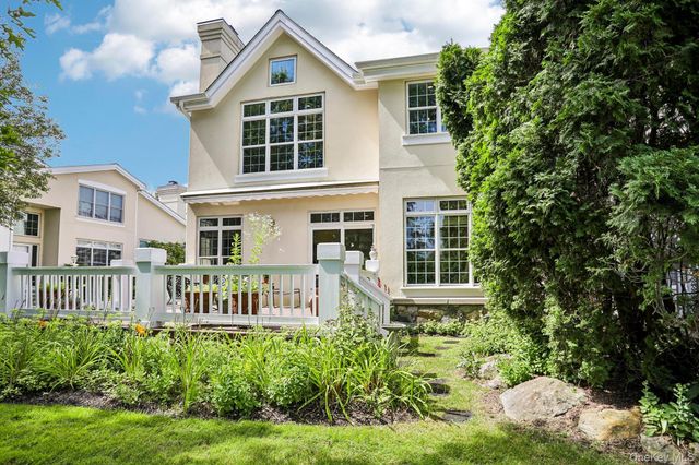 15 Doral Greens Drive E, Rye Brook, NY 10573