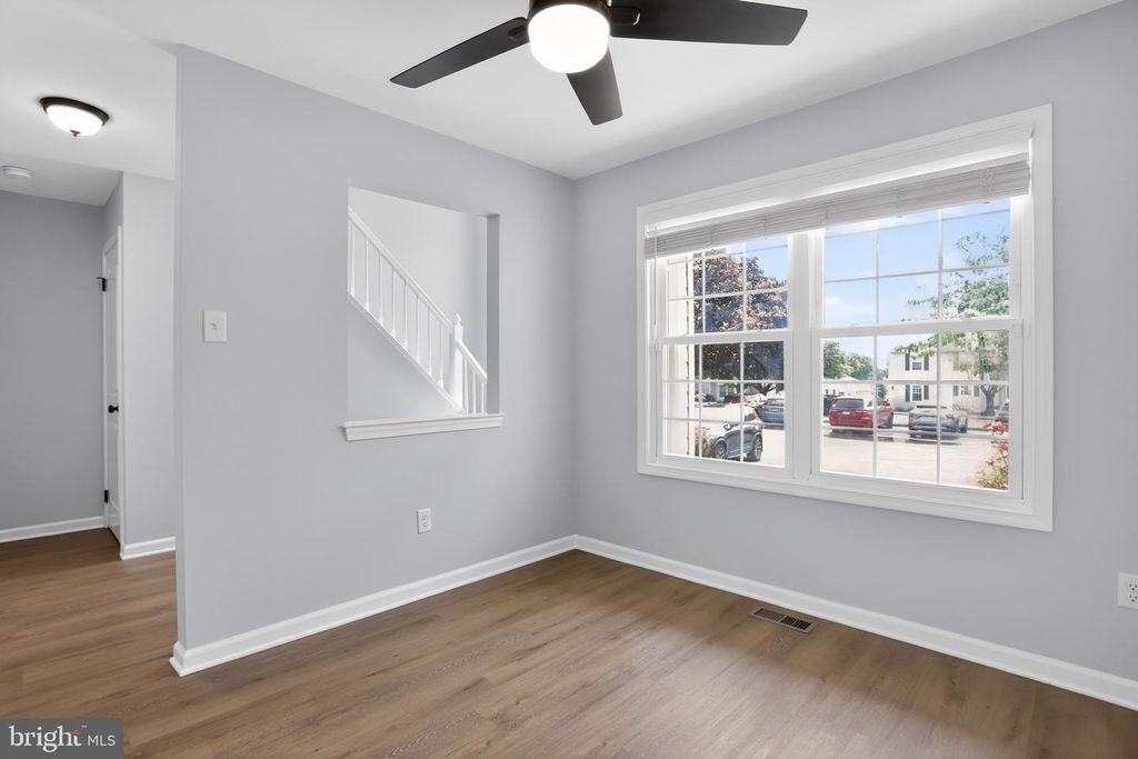 Image 3 of property listing at 501 SOMERSET CT, Lansdale, PA 19446