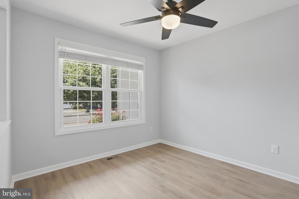 Image 5 of property listing at 501 SOMERSET CT, Lansdale, PA 19446