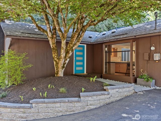 5925 NE 202nd Lane, Kenmore, WA 98208