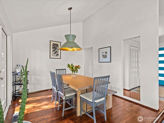 5925 NE 202nd Lane, Kenmore, WA 98208