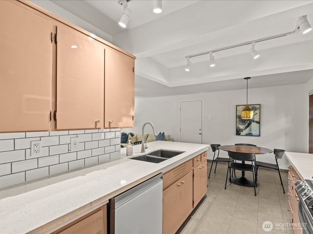 5925 NE 202nd Lane, Kenmore, WA 98208
