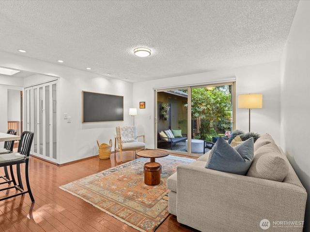 5925 NE 202nd Lane, Kenmore, WA 98208