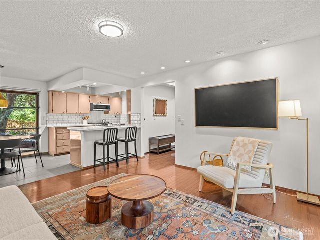 5925 NE 202nd Lane, Kenmore, WA 98208