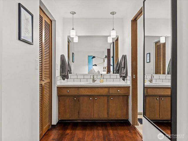5925 NE 202nd Lane, Kenmore, WA 98208