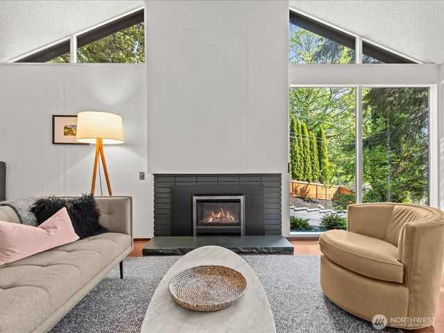 5925 NE 202nd Lane, Kenmore, WA 98208
