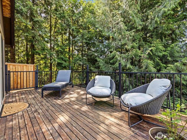5925 NE 202nd Lane, Kenmore, WA 98208