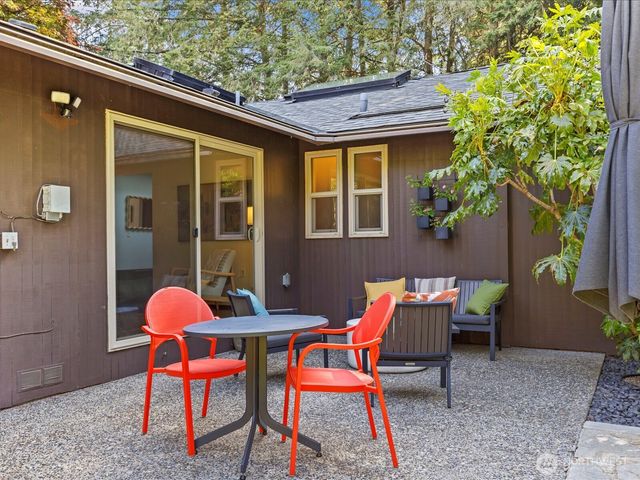5925 NE 202nd Lane, Kenmore, WA 98208