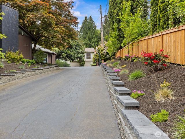 5925 NE 202nd Lane, Kenmore, WA 98208