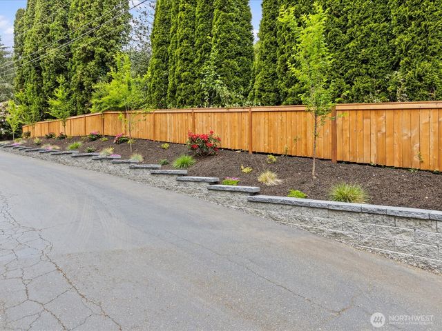 5925 NE 202nd Lane, Kenmore, WA 98208