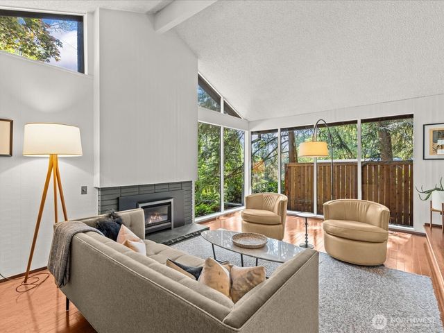 5925 NE 202nd Lane, Kenmore, WA 98208