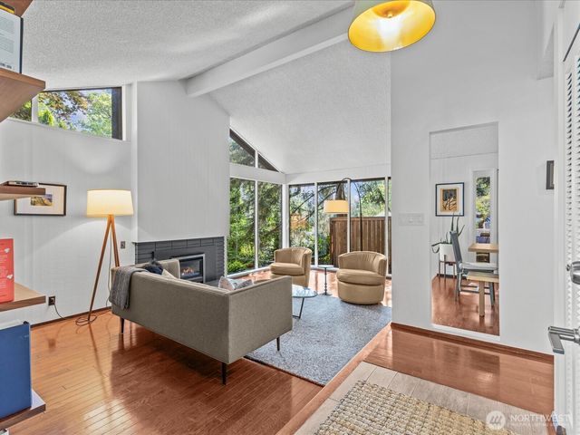 5925 NE 202nd Lane, Kenmore, WA 98208