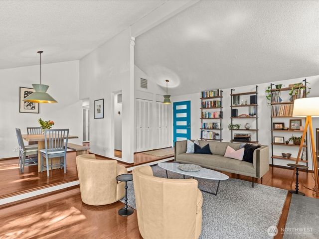 5925 NE 202nd Lane, Kenmore, WA 98208