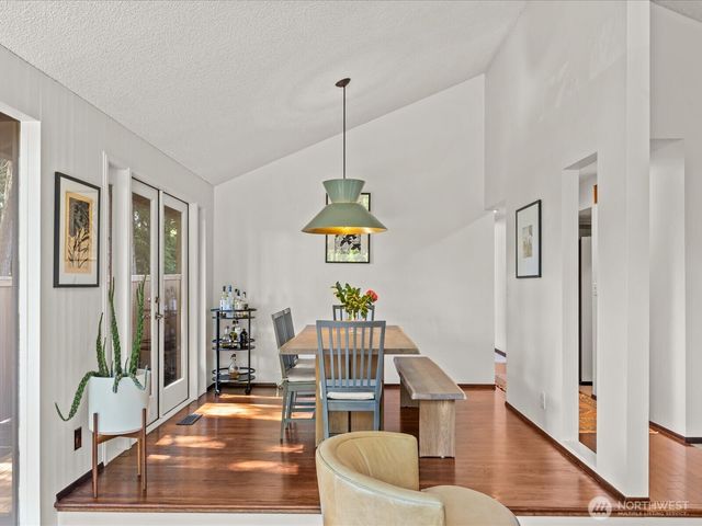 5925 NE 202nd Lane, Kenmore, WA 98208