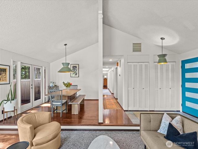 5925 NE 202nd Lane, Kenmore, WA 98208