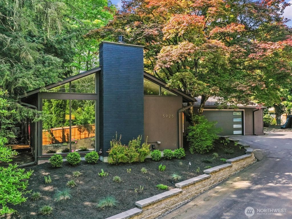 5925 NE 202nd Lane, Kenmore, WA 98208