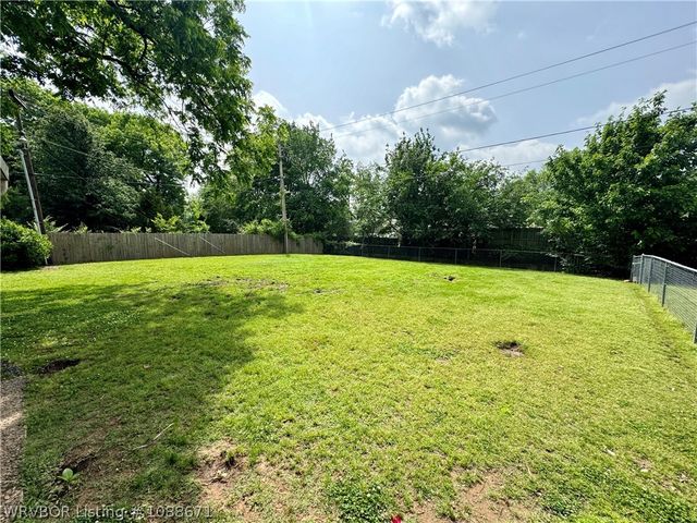 8405 Meadow Drive, Fort Smith, AR 72908