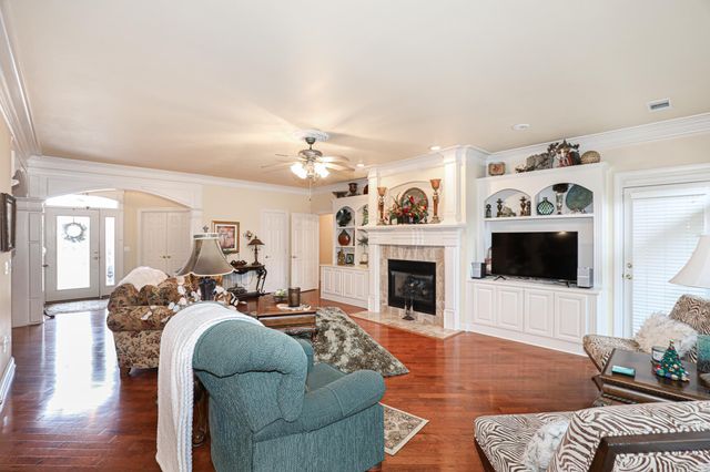 5021 MANHATTAN DR, Benton, AR 72019