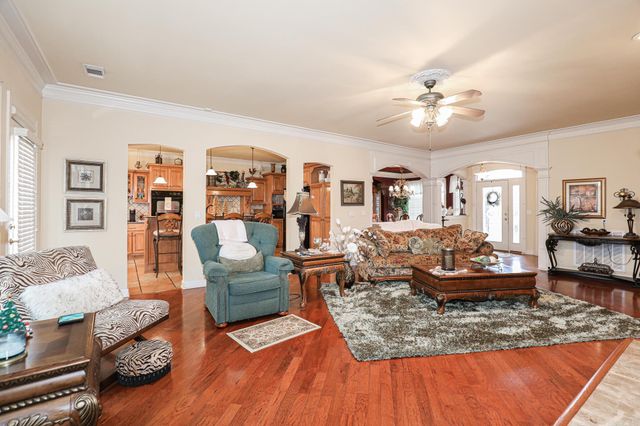 5021 MANHATTAN DR, Benton, AR 72019