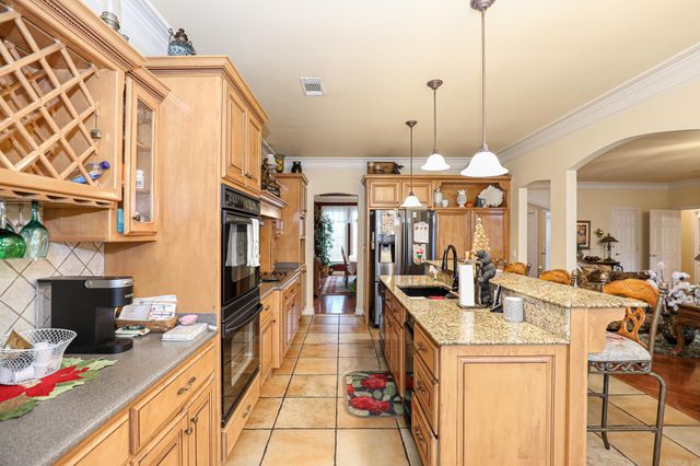 5021 MANHATTAN DR, Benton, AR 72019