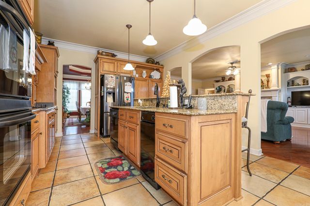 5021 MANHATTAN DR, Benton, AR 72019