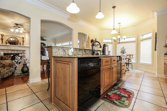 5021 MANHATTAN DR, Benton, AR 72019