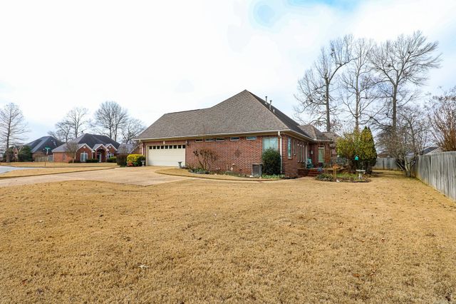 5021 MANHATTAN DR, Benton, AR 72019