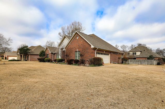 5021 MANHATTAN DR, Benton, AR 72019