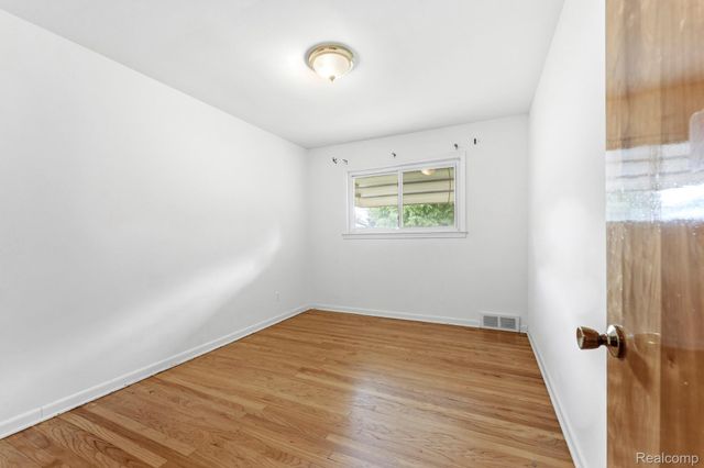 3310 Maidstone Street, Trenton, MI 48183