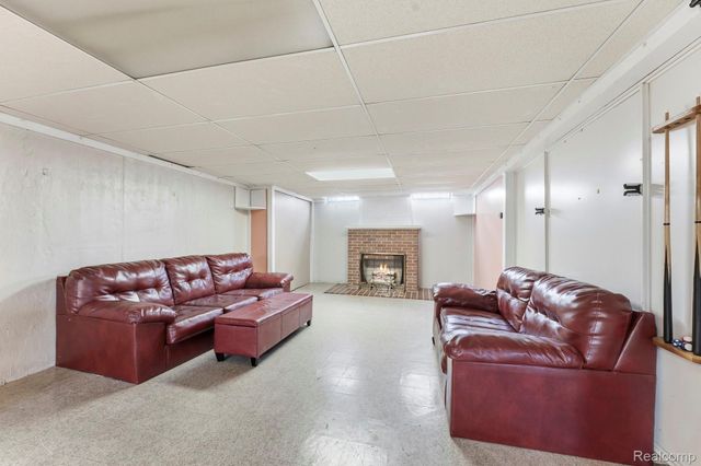3310 Maidstone Street, Trenton, MI 48183