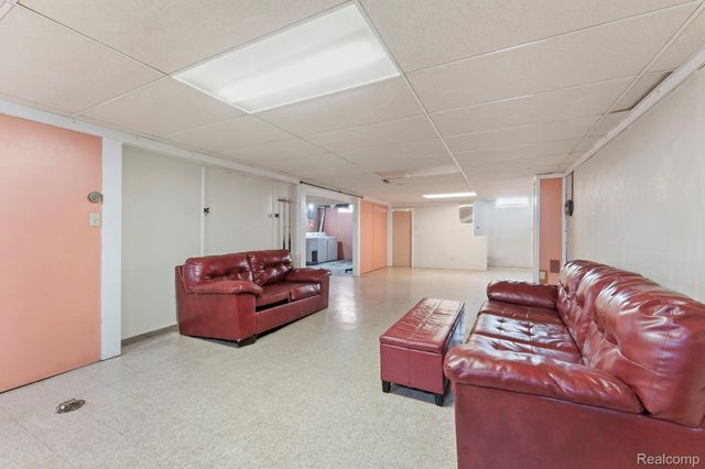 3310 Maidstone Street, Trenton, MI 48183