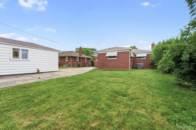 3310 Maidstone Street, Trenton, MI 48183