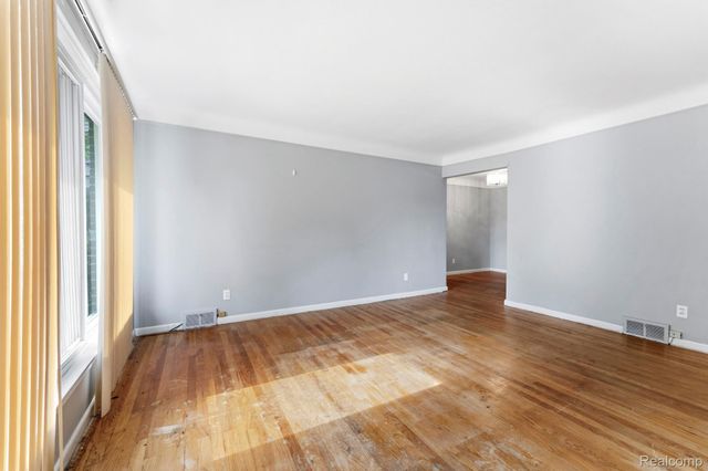 3310 Maidstone Street, Trenton, MI 48183
